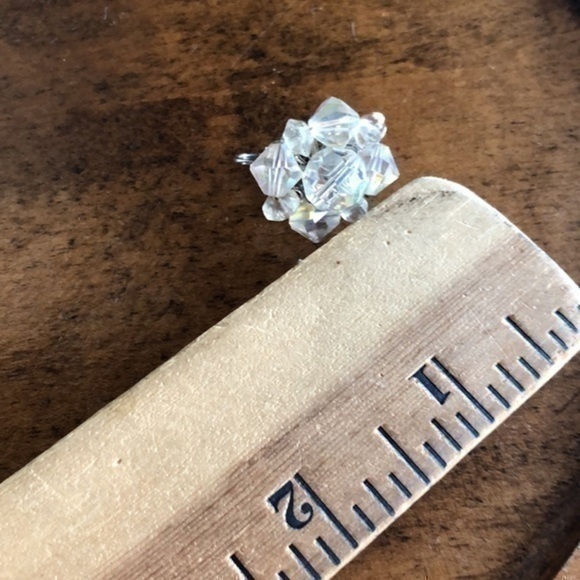 Vintage Clip On Earrings - Picture 2 of 3